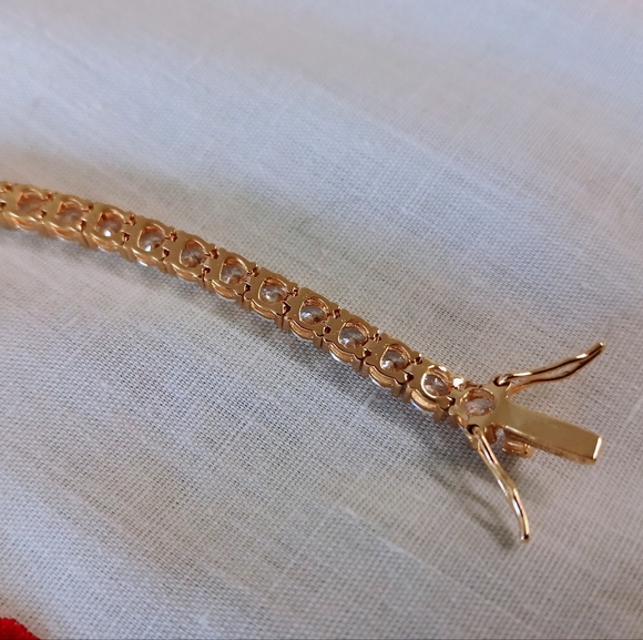 NWOT Gorgeous Gold Plated 4mm CZ Tennis Bracelet (6") - Picture 15 of 16
